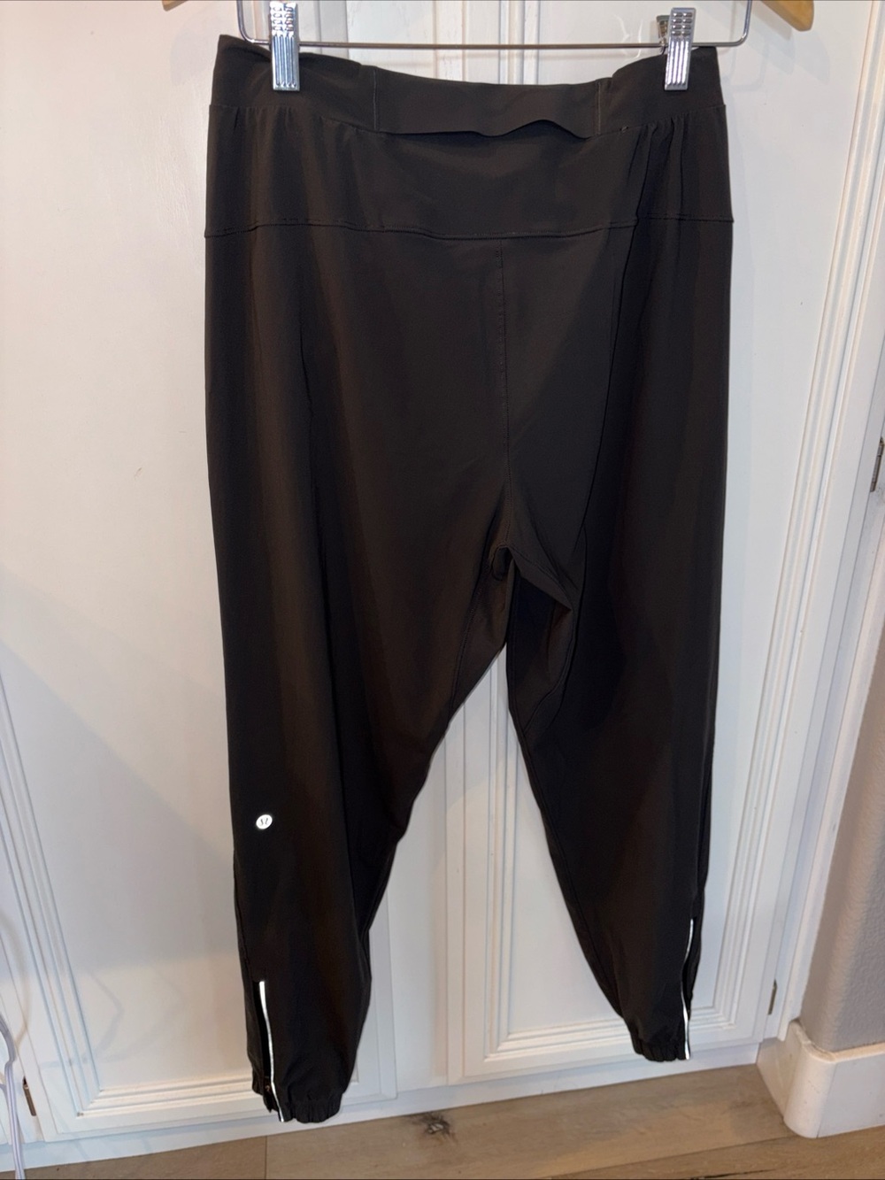 EUC Lululemon Men's Surge Joggers  Size M Inseam 27” Dark Green Pockets